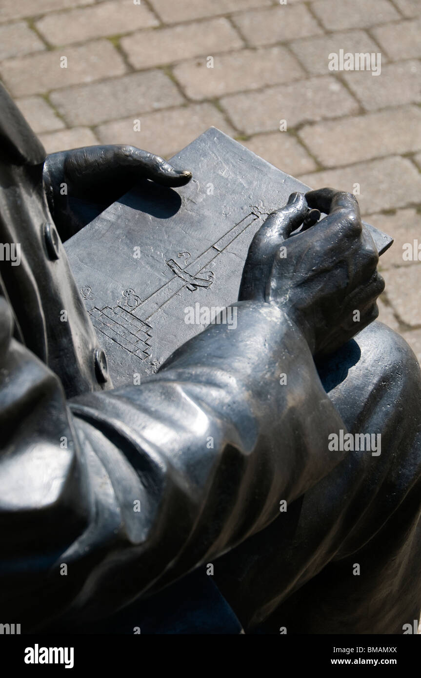 Statue of the artist L.S.Lowry at Mottram in Longdendale, Tameside, Greater Manchester, England, UK Stock Photo