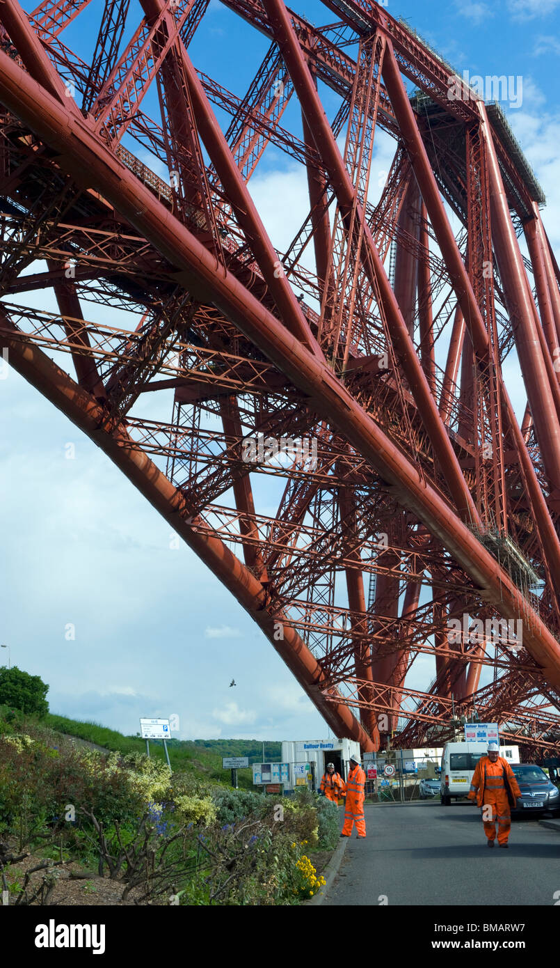Forth Railway Bridge and workers,  North Queensferry Stock Photo