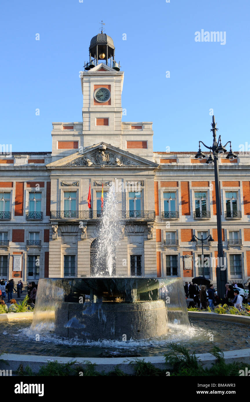 Puerta del sol real casa de correos hi-res stock photography and images ...