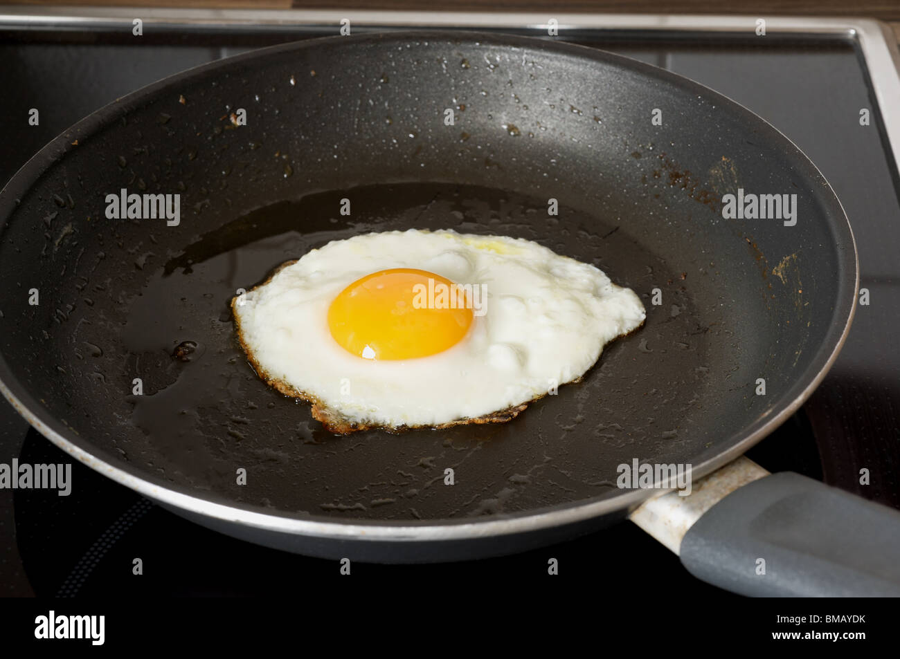 Organic free-range fried egg in single egg frying pan Stock Photo - Alamy