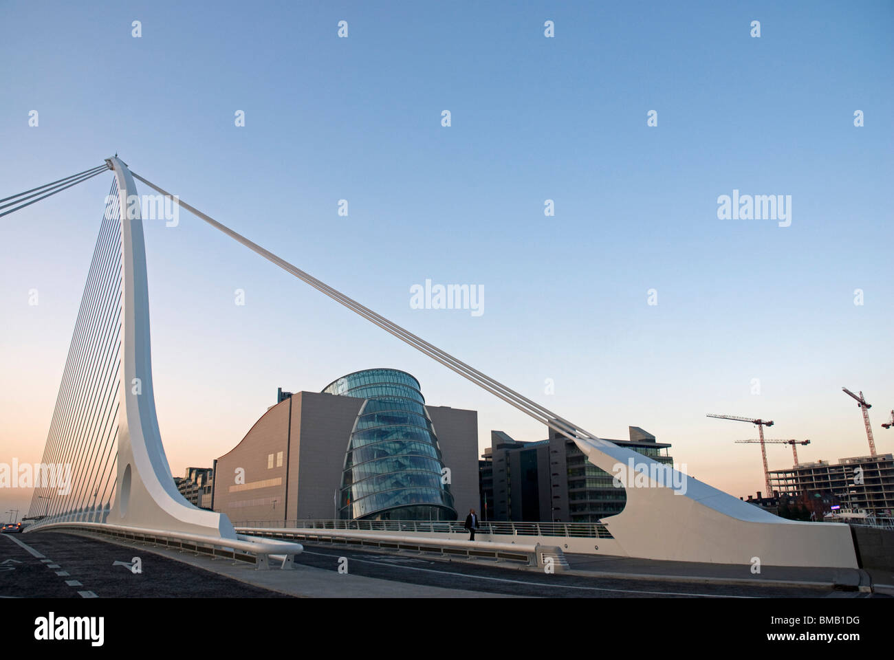 Samuel Beckett Bridge over the River Liffey, Dublin Stock Photo - Alamy