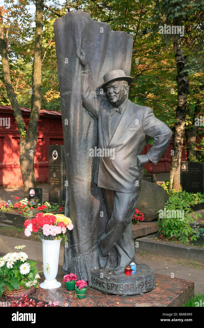 Grave of the Soviet Russian film actor Boris Sergeyevich Brunov (1922-1997) at Novodevichy Cemetery in Moscow, Russia Stock Photo