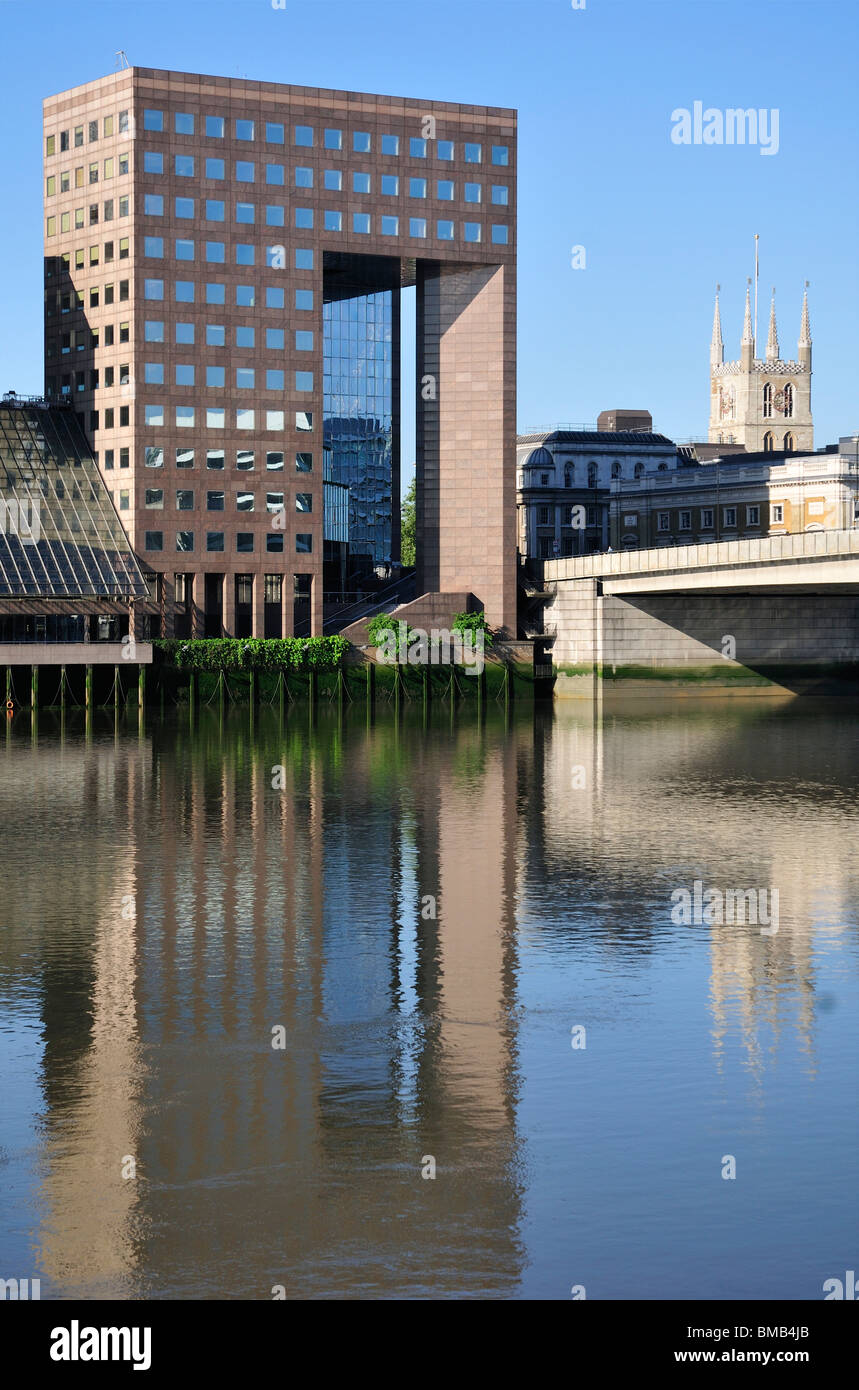No 1 London Bridge and Southwark Cathedral, London, United Kingdom Stock Photo