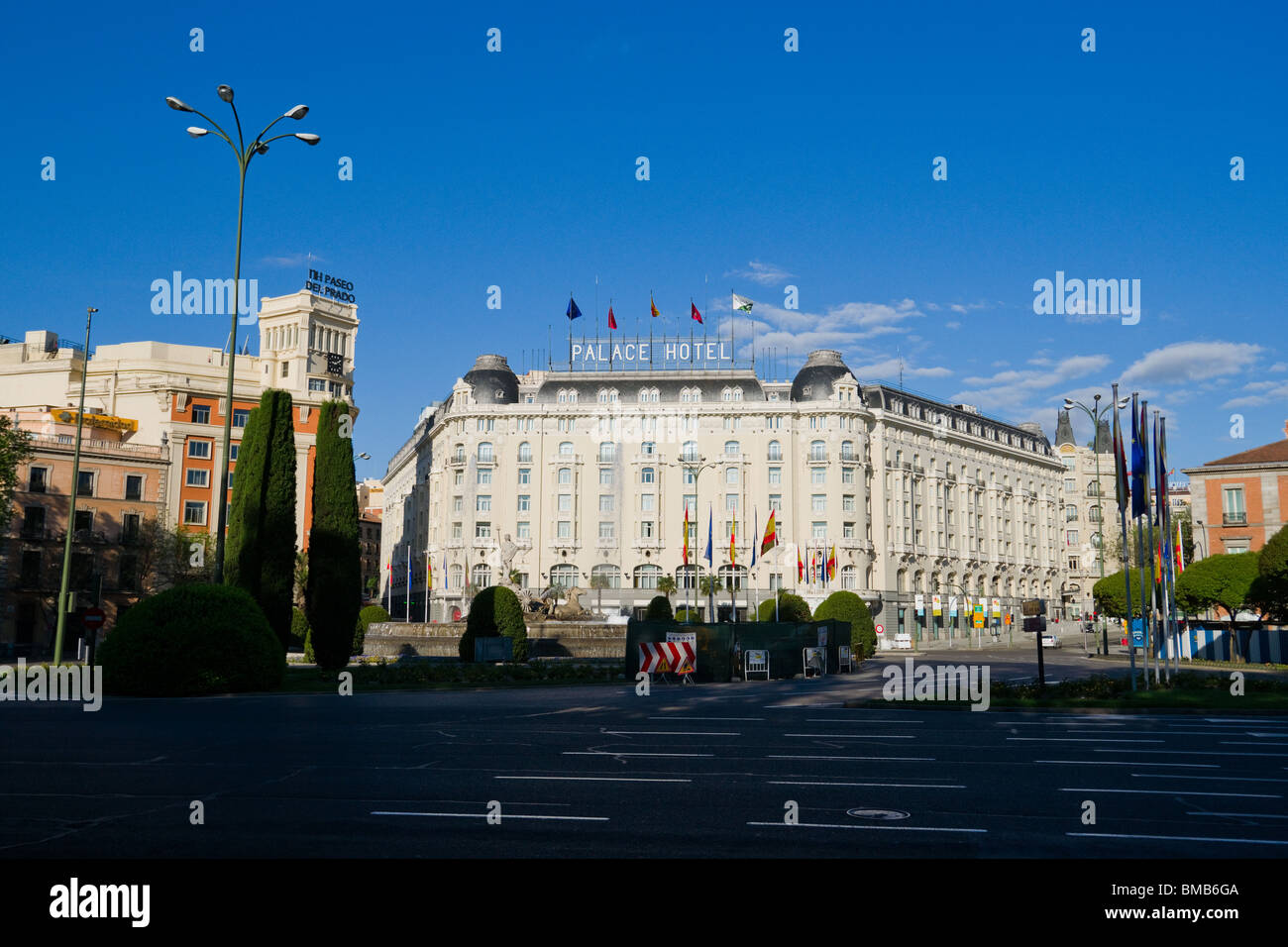 Plaza de Cánovas del Castillo in Madrid Stock Photo Alamy