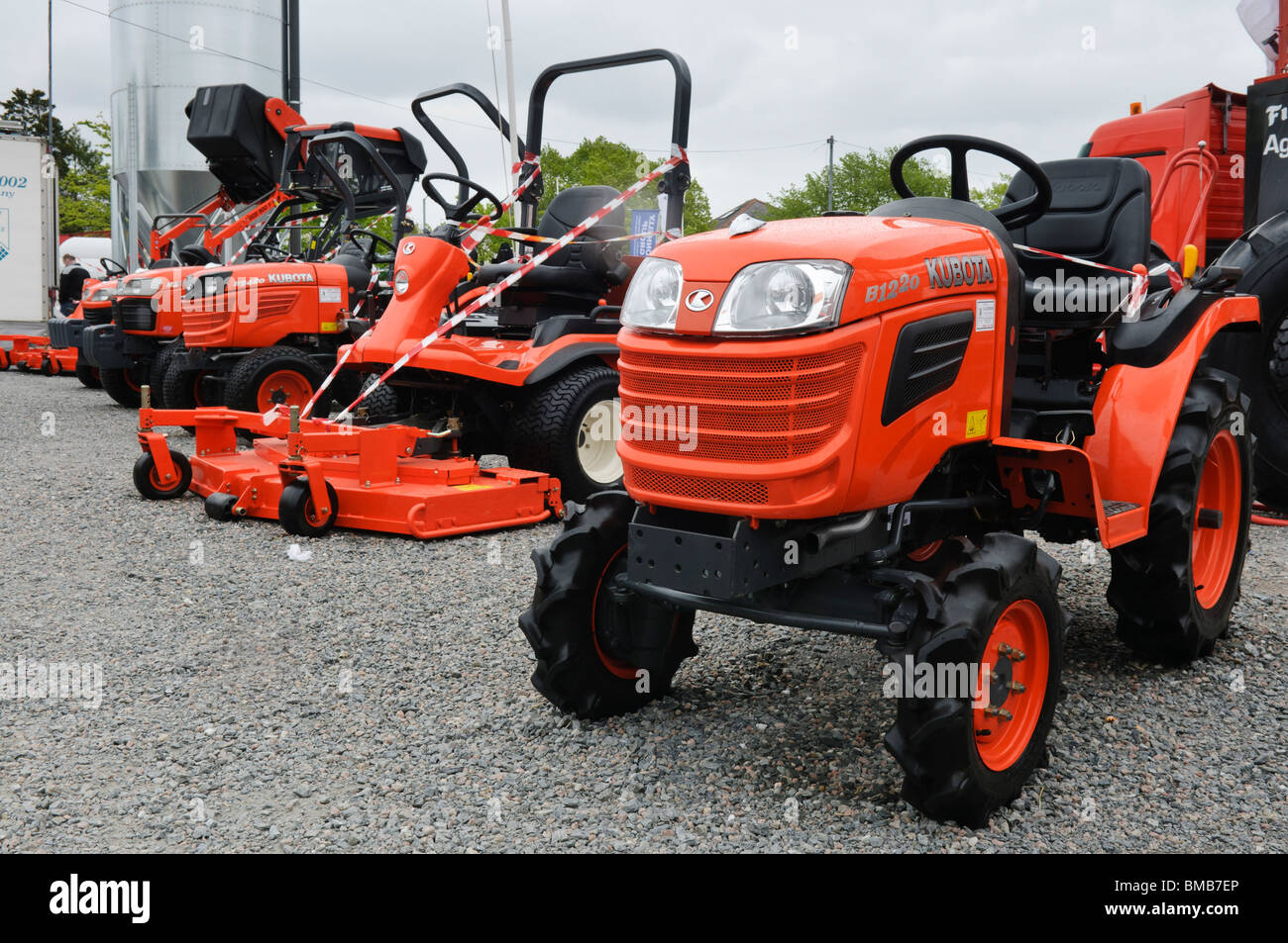 Ride on mower hires stock photography and images Alamy