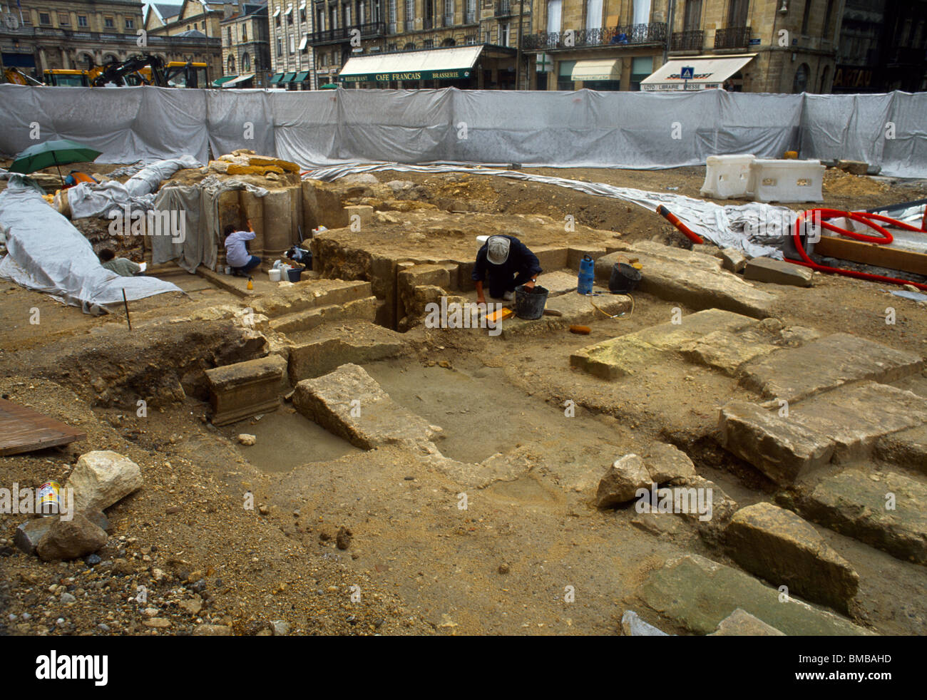 Archaeologists at dig hi-res stock photography and images - Alamy