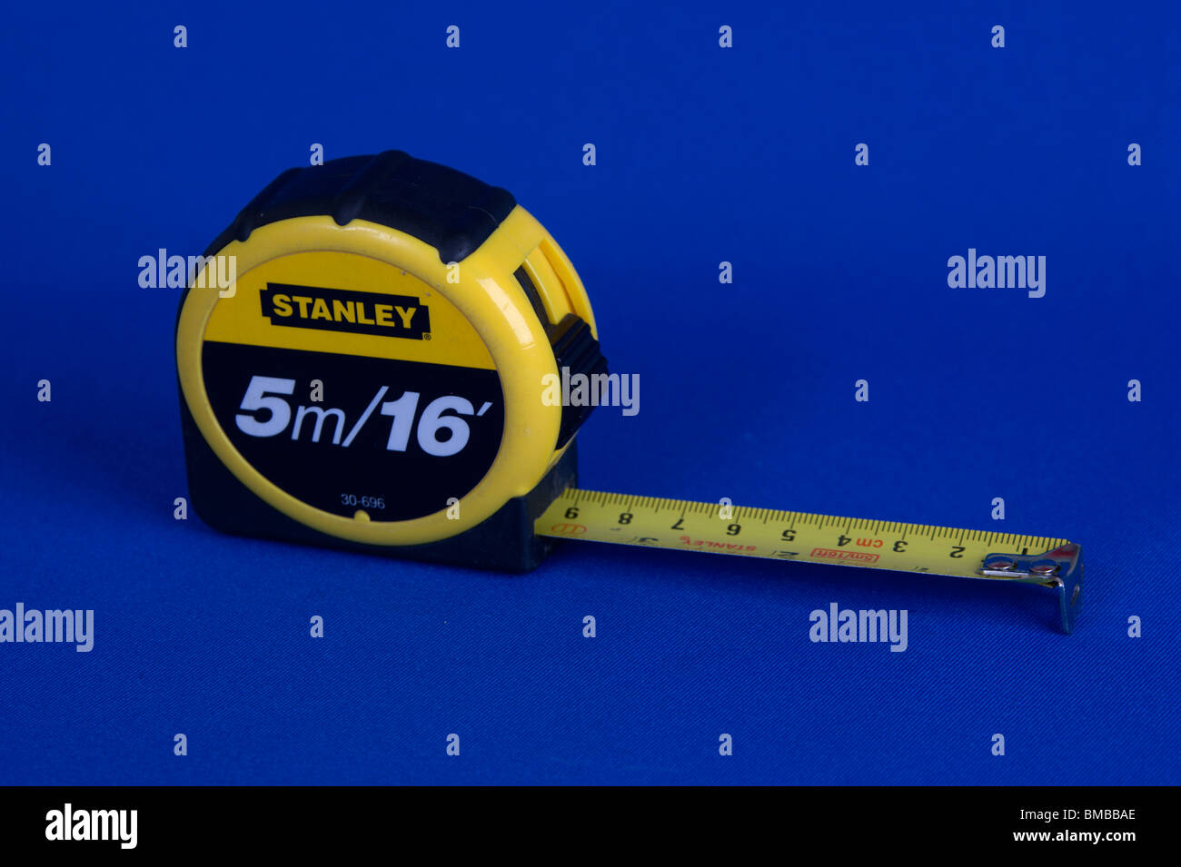 Builders tape measure hires stock photography and images Alamy
