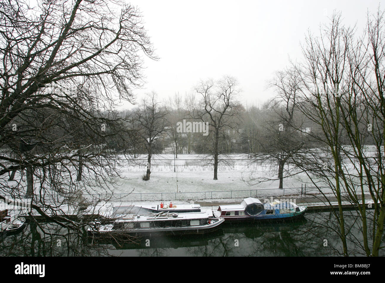Regents park winter with snow hi-res stock photography and images - Alamy