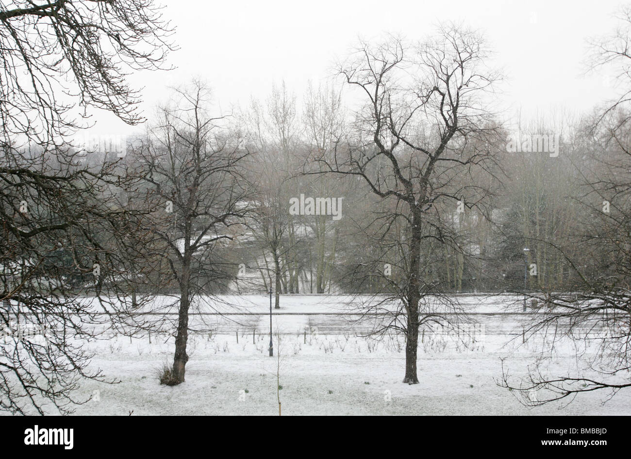 Snow victoria park london hi-res stock photography and images - Alamy