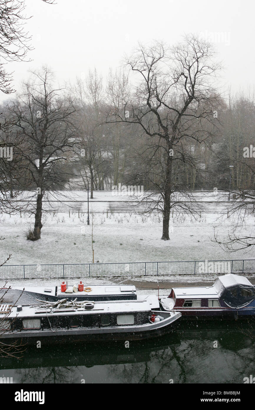 Regents park winter with snow hi-res stock photography and images - Alamy