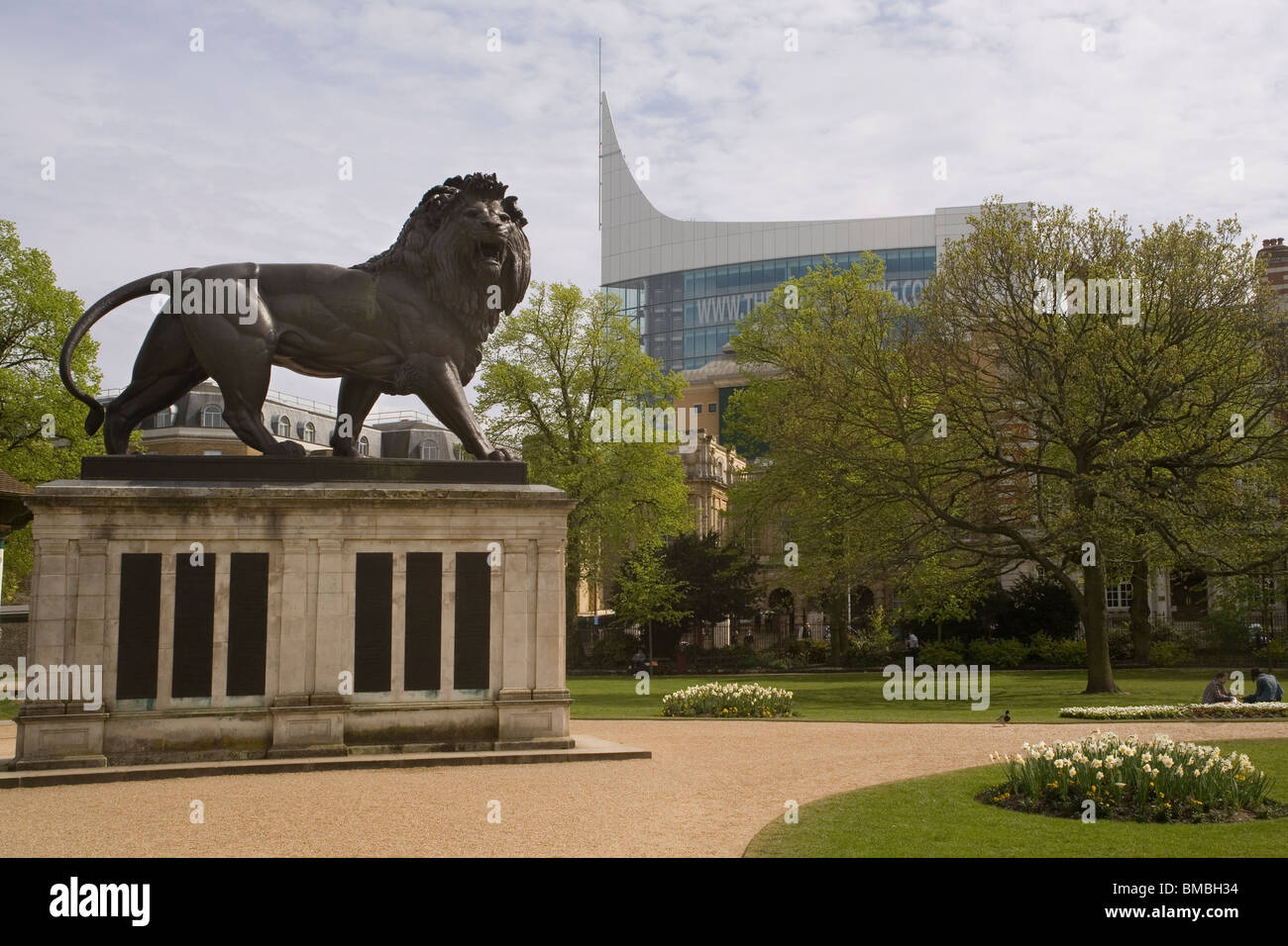 England Berkshire Reading Forbury gardens, with Maiwand Lion & 'The Blade' office block Stock Photo