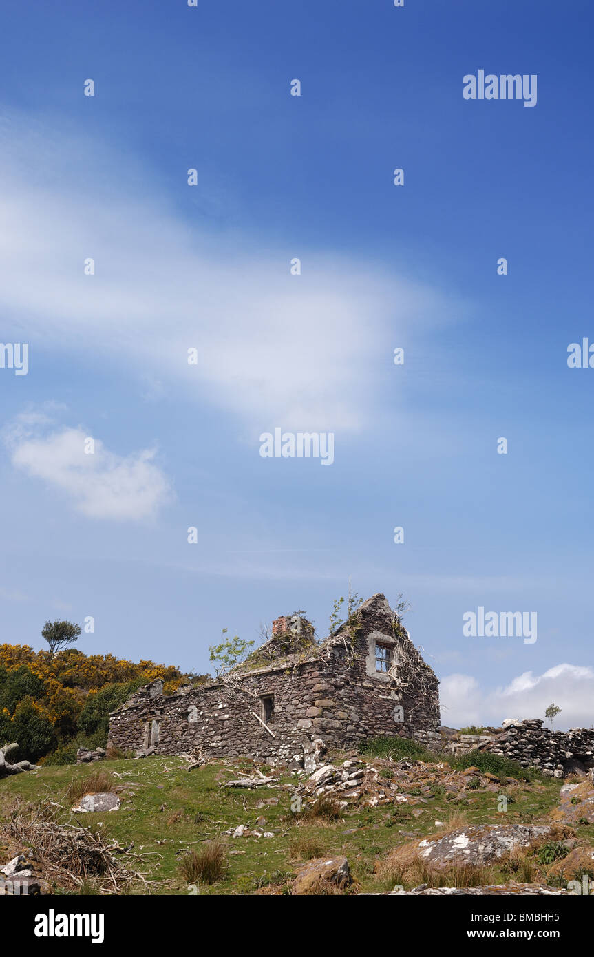 Old irish cottage hi-res stock photography and images - Alamy