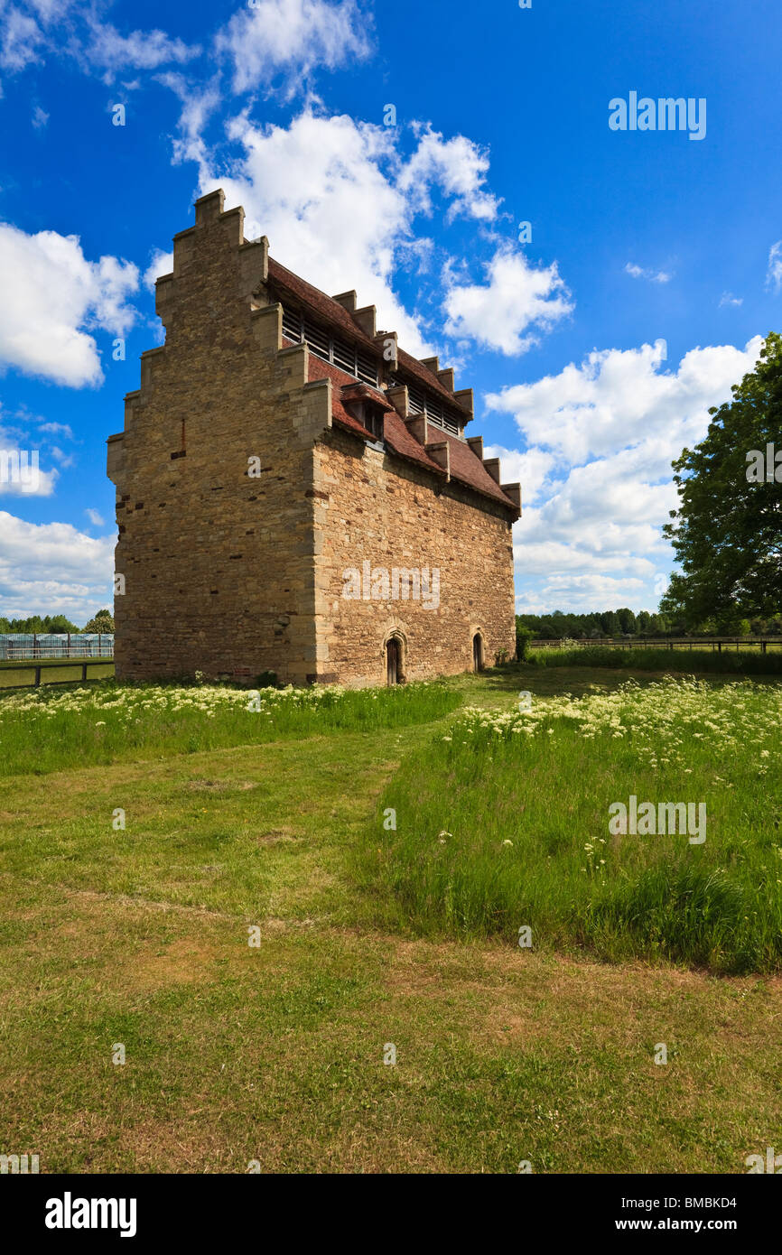 Willington Dovecote and Stables, Historic 16th Century buildings near