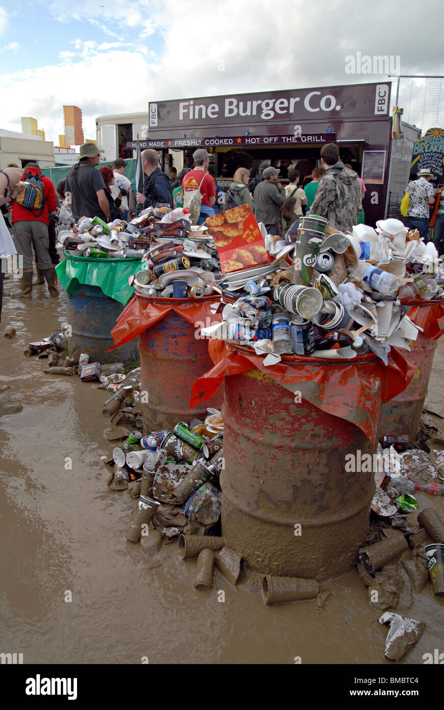 UK RUBBISH ACCUMULATED NEAR FOOD STALLS AT GLASTONBURY FESTIVAL.ENGLAND