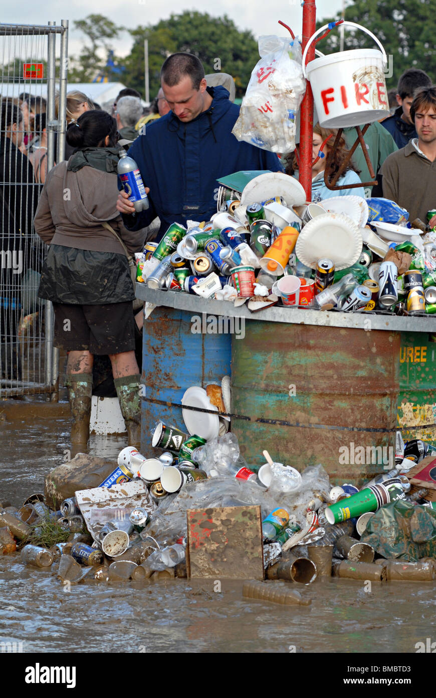 UK RUBBISH ACCUMULATED NEAR FOOD STALLS AT GLASTONBURY FESTIVAL.ENGLAND