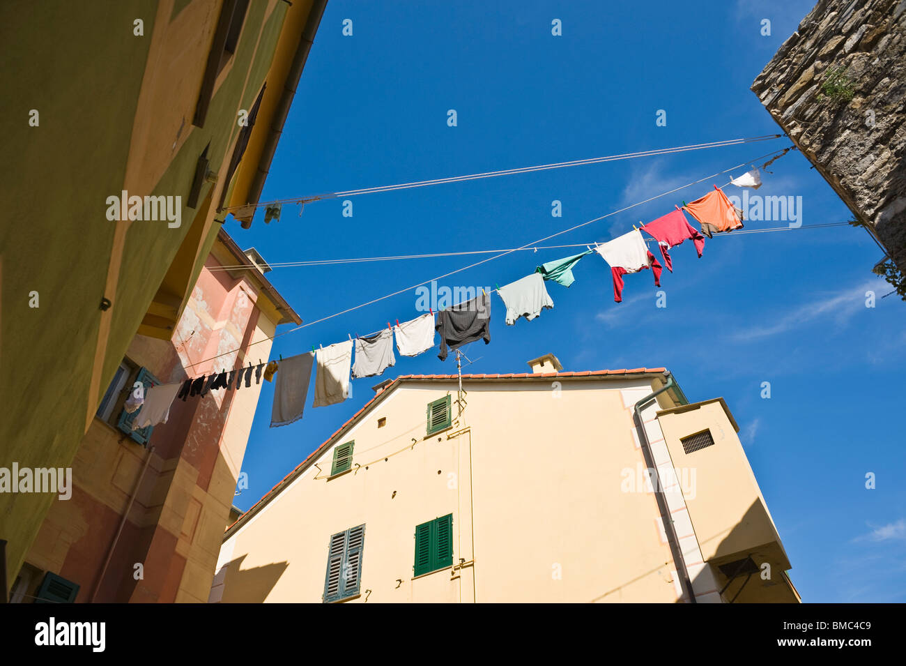 Clothing hangs to dry between buildings, Camogli, Liguria, Italy Stock Photo