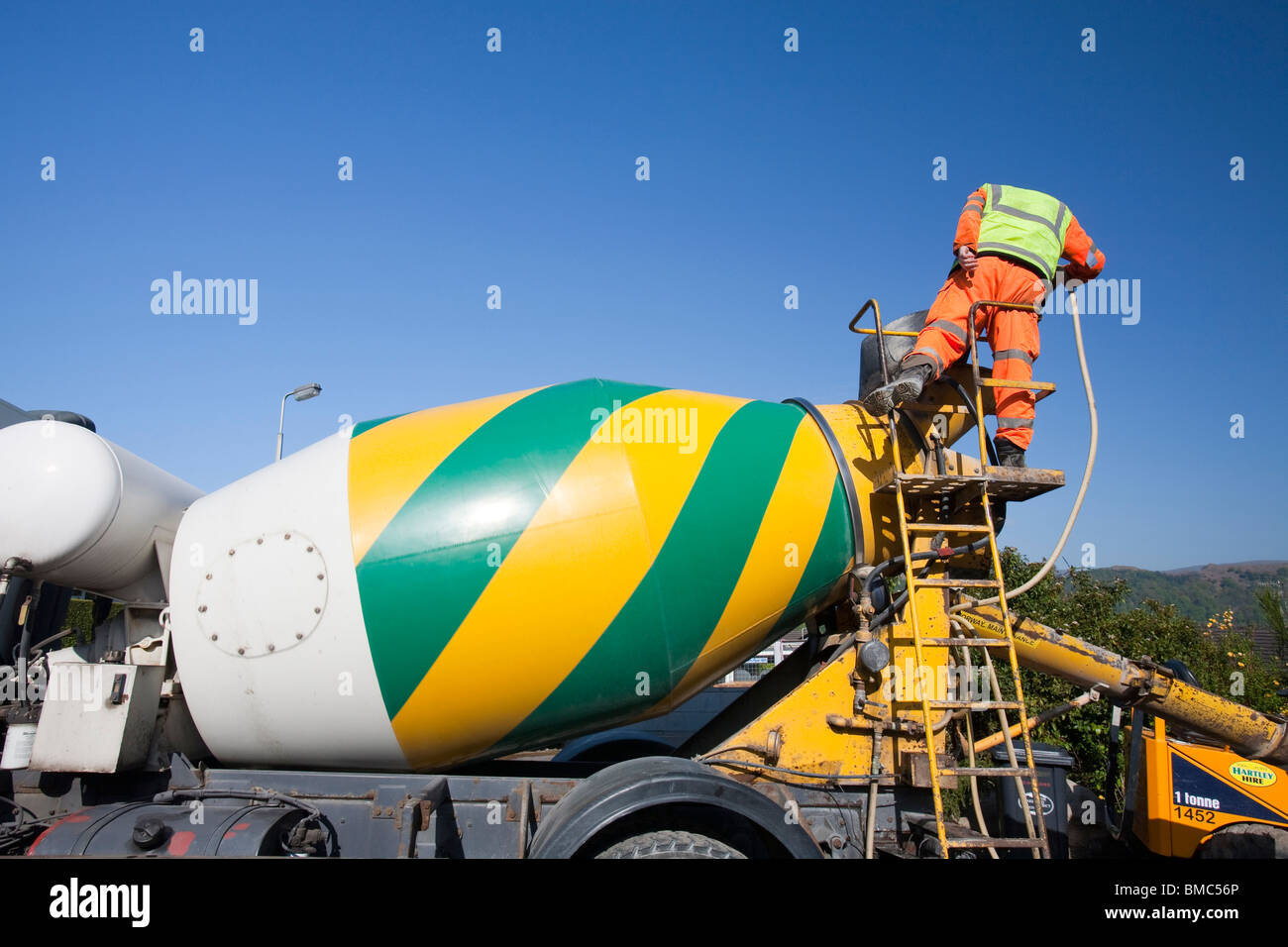 Concrete mixer lorry hires stock photography and images Alamy