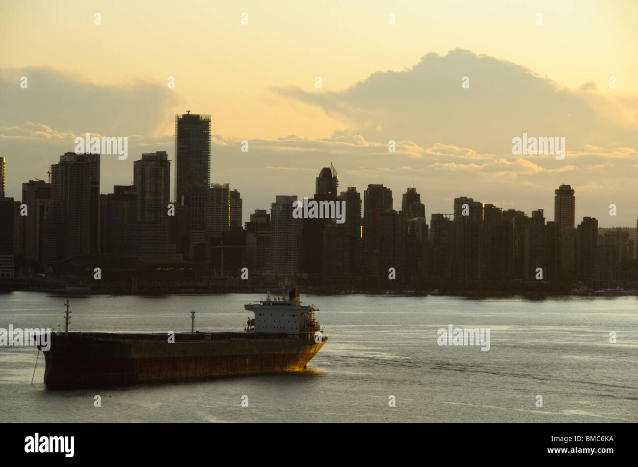 Downtown vancouver view hi-res stock photography and images - Alamy