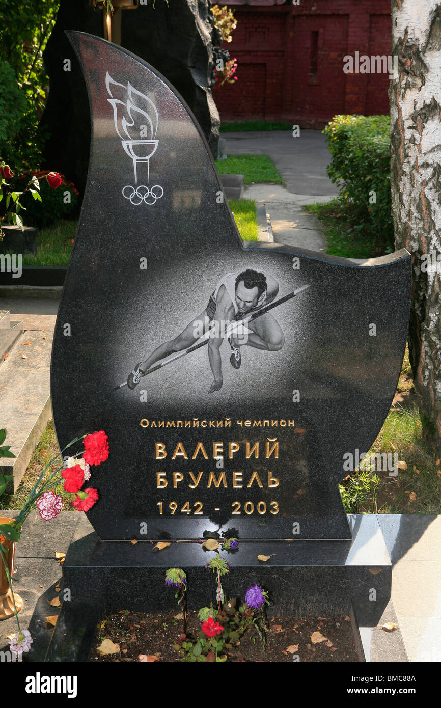 Grave of the Soviet Olympic high jumper Valeriy Brumel at Novodevichy Cemetery in Moscow, Russia Stock Photo