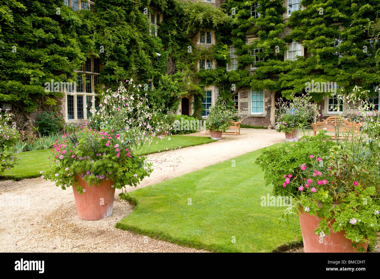 Gravel Courtyard High Resolution Stock Photography And Images Alamy