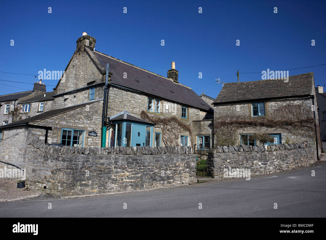 Huntsfold Cottage Traditional House In Over Haddon Peak District