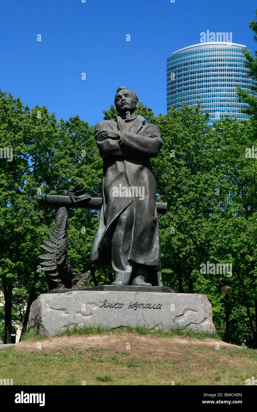 Monument to the Belarusian poet and writer Yanka Kupala aka Ivan  Daminikavich Lutsevich (1882-1942) in Moscow, Russia Stock Photo - Alamy