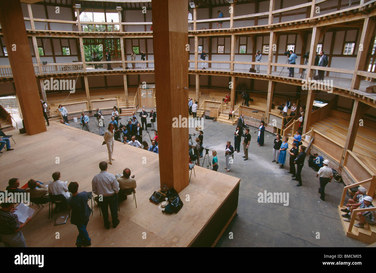London rebuilt globe theatre bankside hires stock photography and