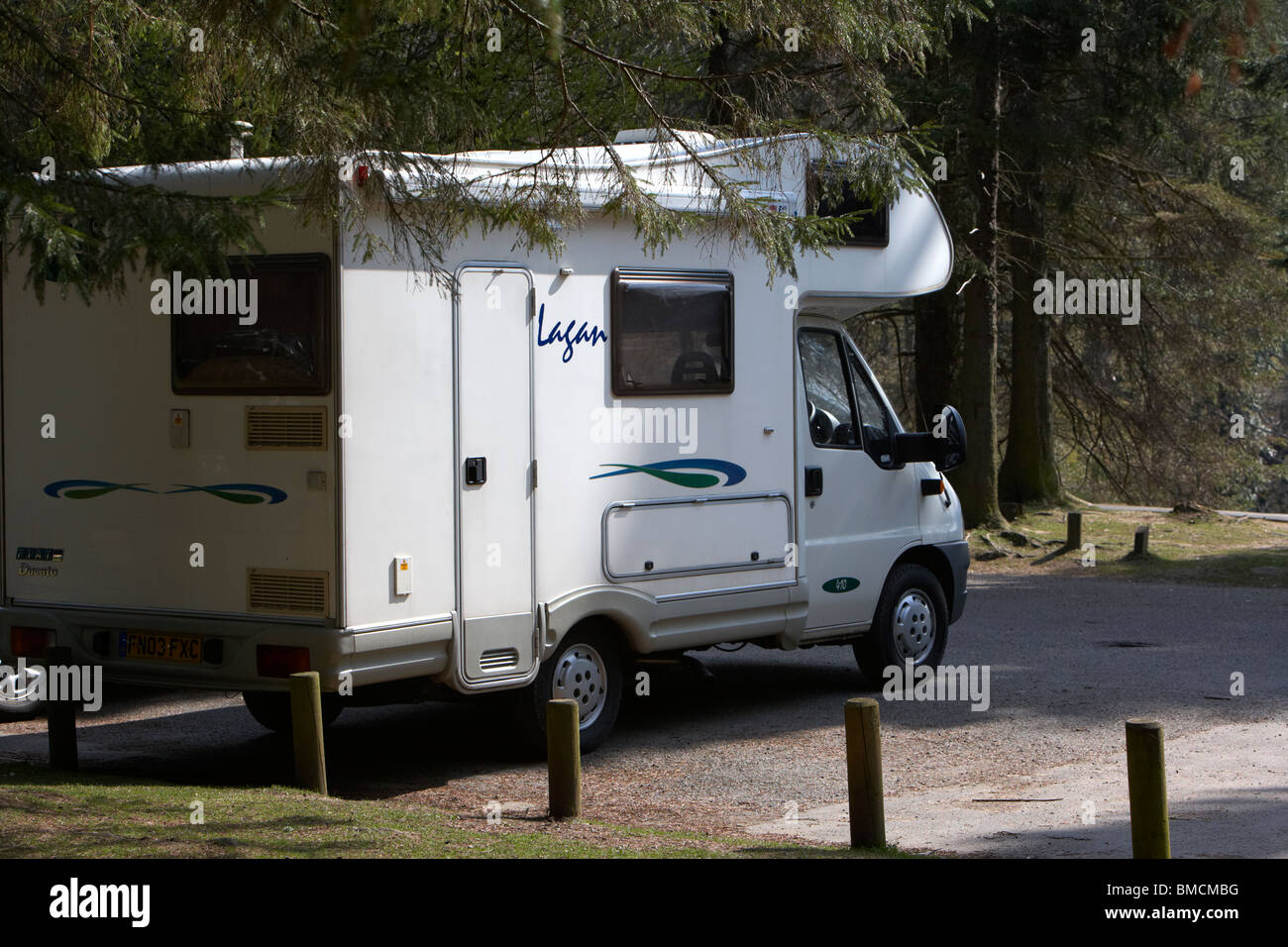 motorhome parked in a car park in the derwent valley peak district