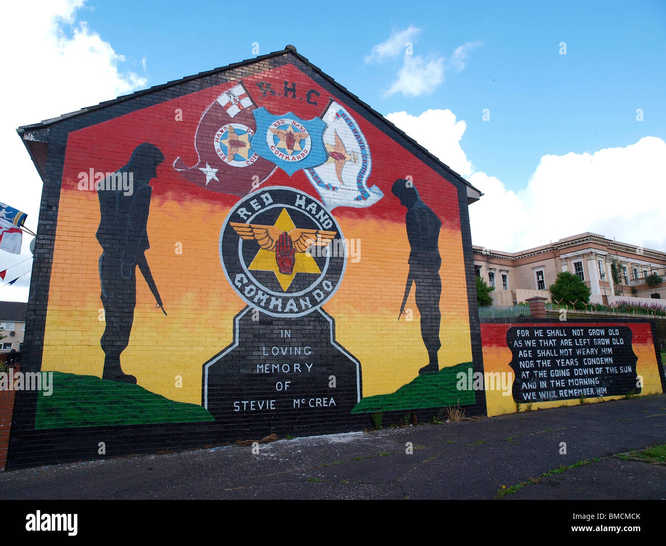 Red Hand Commando Loyalist Paramilitary Mural Hopewell Avenue Lower Shankill Road Stock Photo