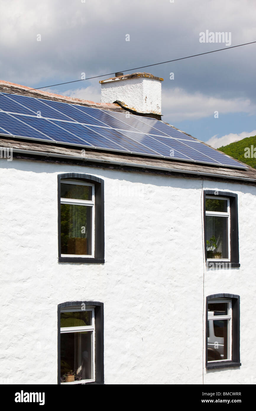 Solar panel house hi-res stock photography and images - Alamy
