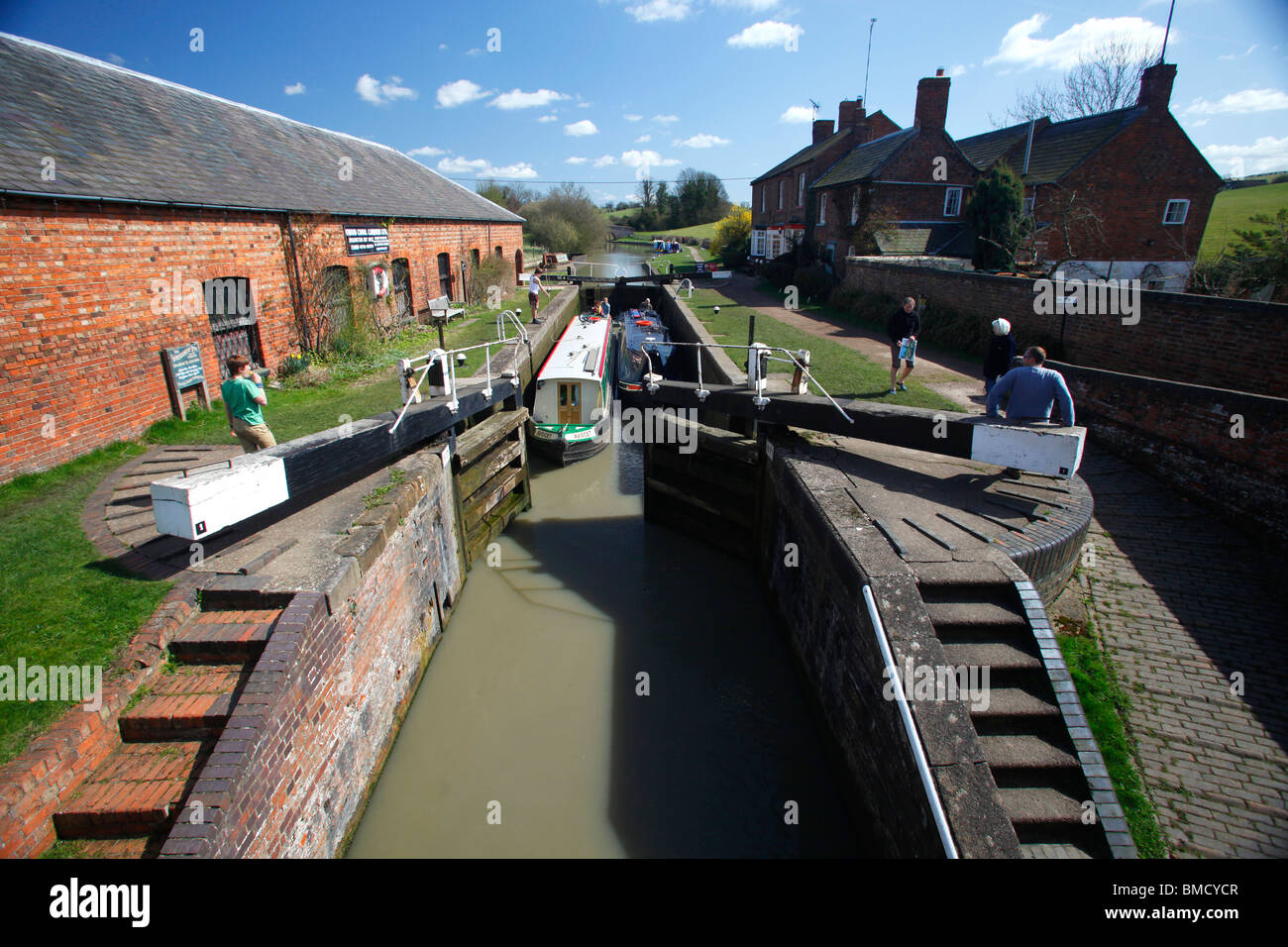 LOCK GATES NARROW BOATS GRAND UNION CANAL NORTHAMPTONSHIRE ENGLAND ...