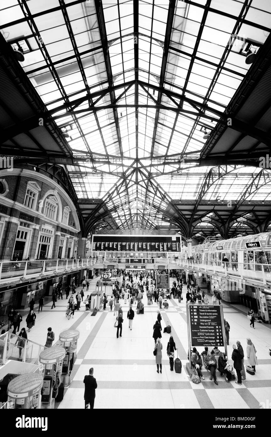 Liverpool street station Black and White Stock Photos & Images - Alamy