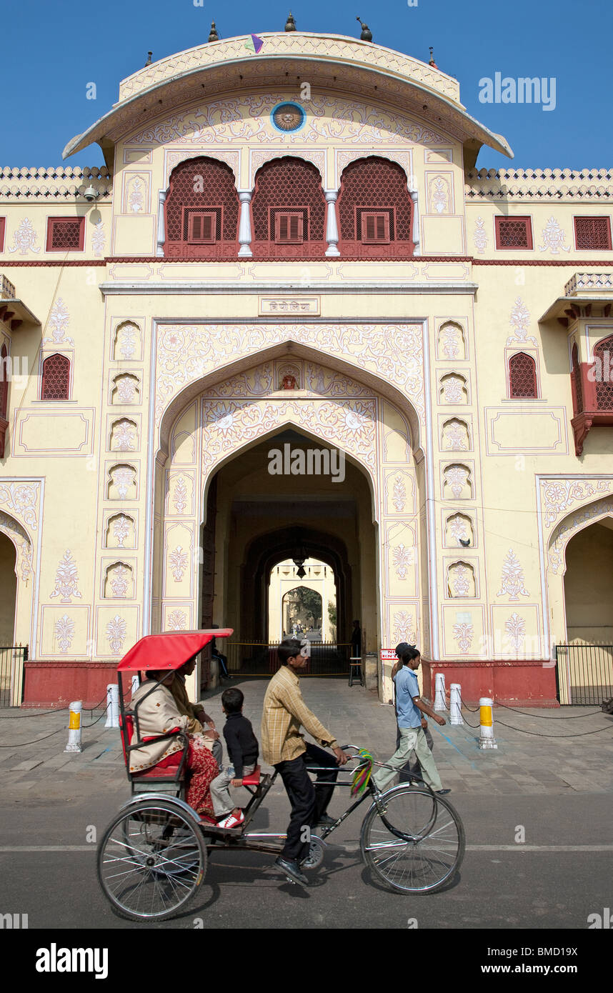 Cycle rickshaw in front of Tripolia gate. Entrance to the City Palace. Jaipur. Rajasthan. India Stock Photo