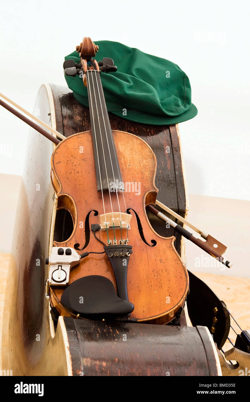 Bass violin hires stock photography and images Alamy