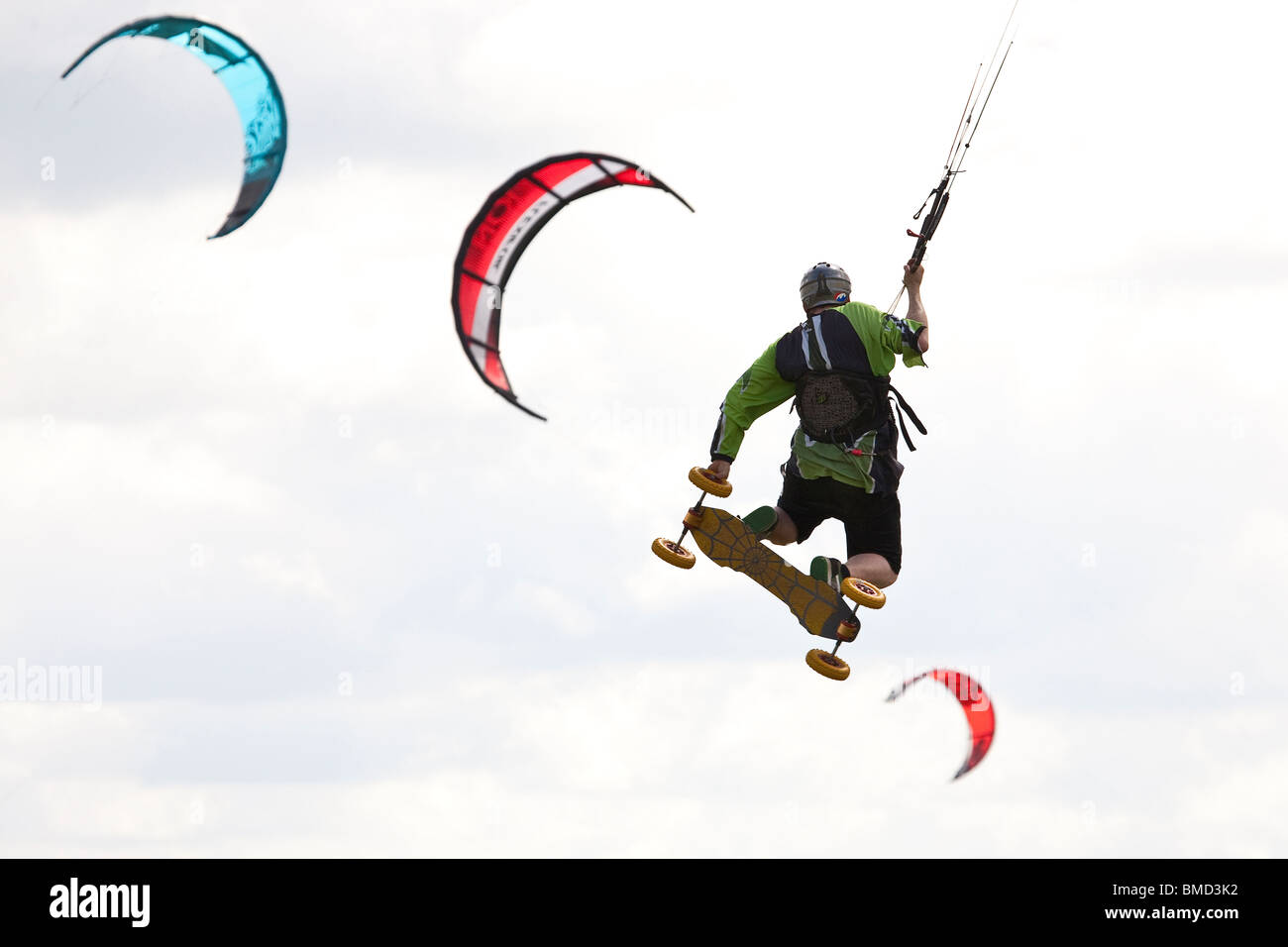 Middle Wallop Kite festival 2010, Kite landboarding and buggying on