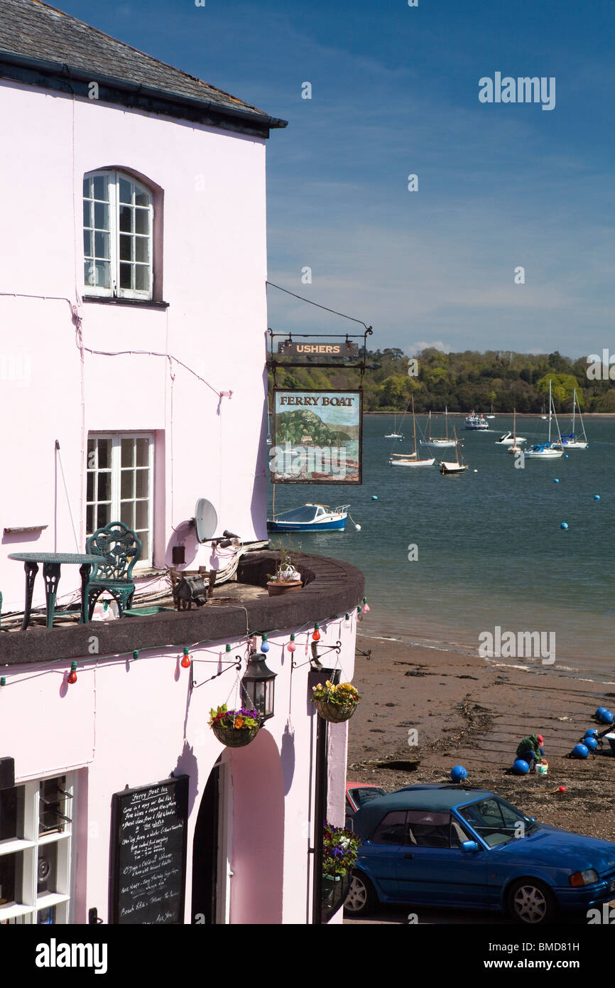 UK, England, Devon, Dittisham, Ferry Boat Inn overlooking River Dart