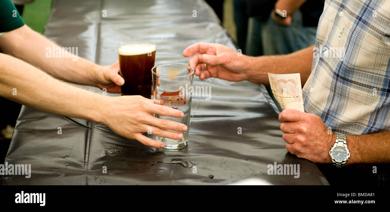 Buying beer hires stock photography and images Alamy