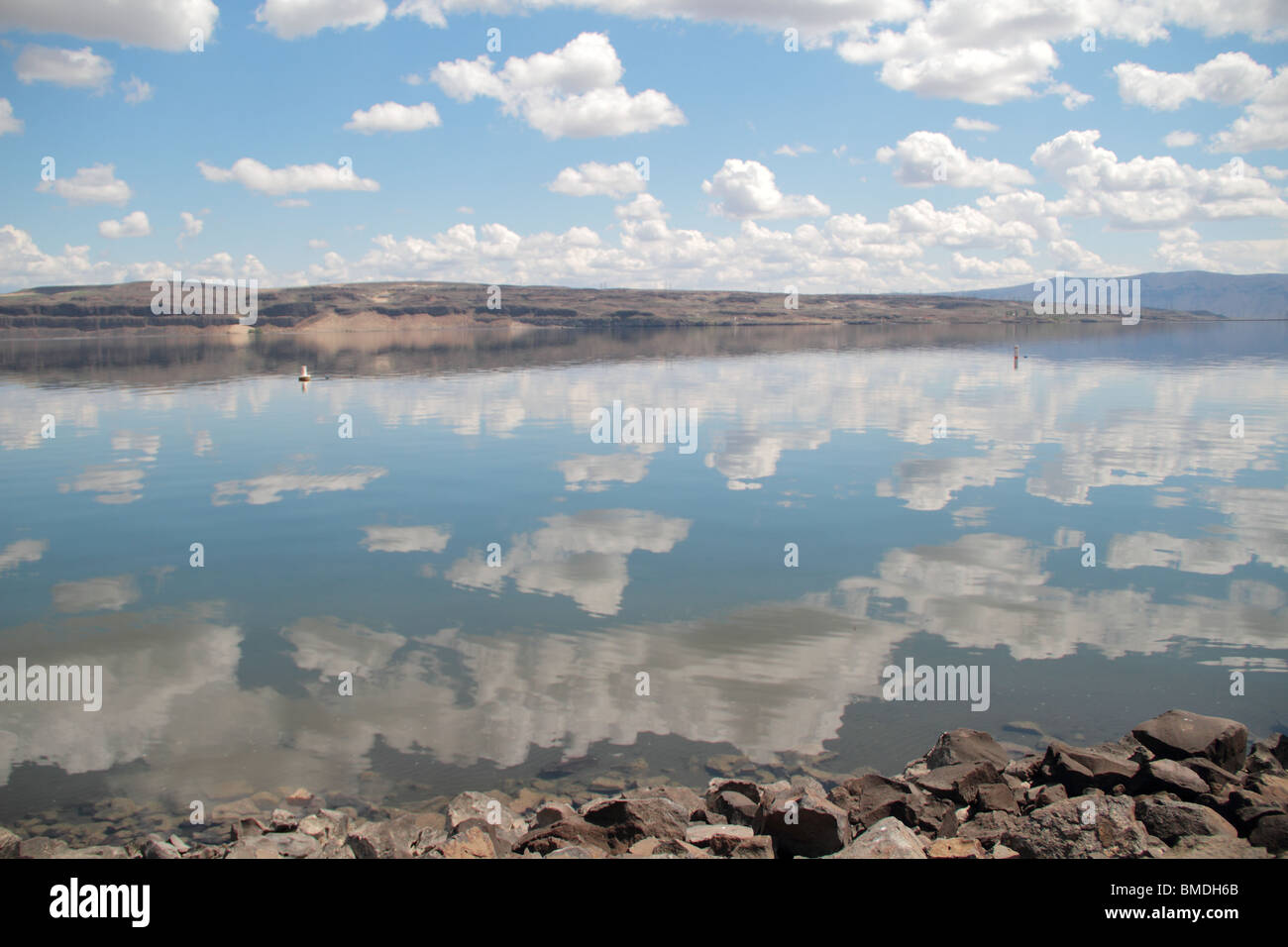 Wanapum Lake in Eastern Washington on the Columbia River with cloudy blue sky reflecting from the water Stock Photo