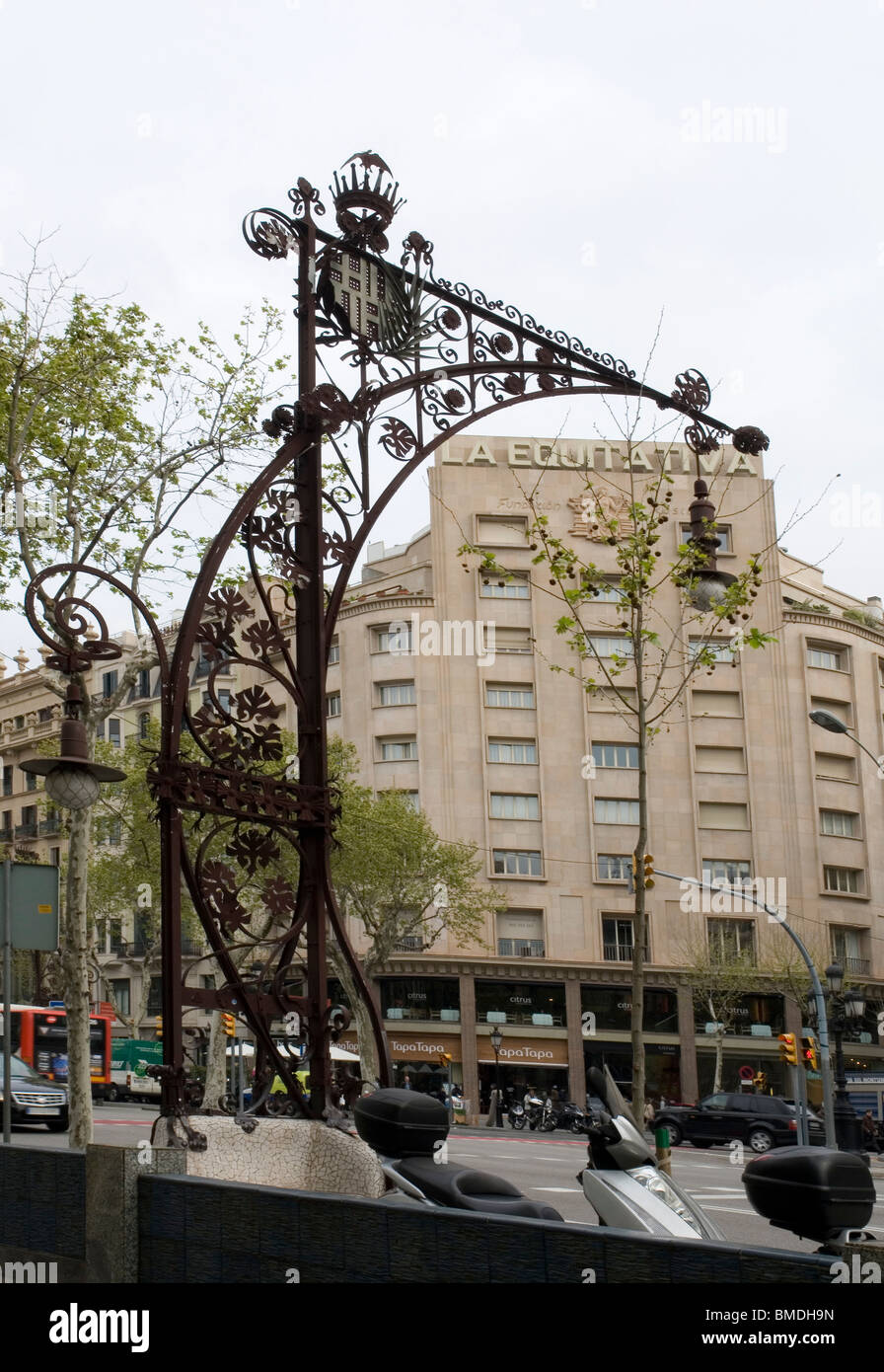 In Barcelona, a florid worked lamppost in the Art nouveau style (Spain). A Barcelone, un lampadaire de style Art nouveau. Stock Photo