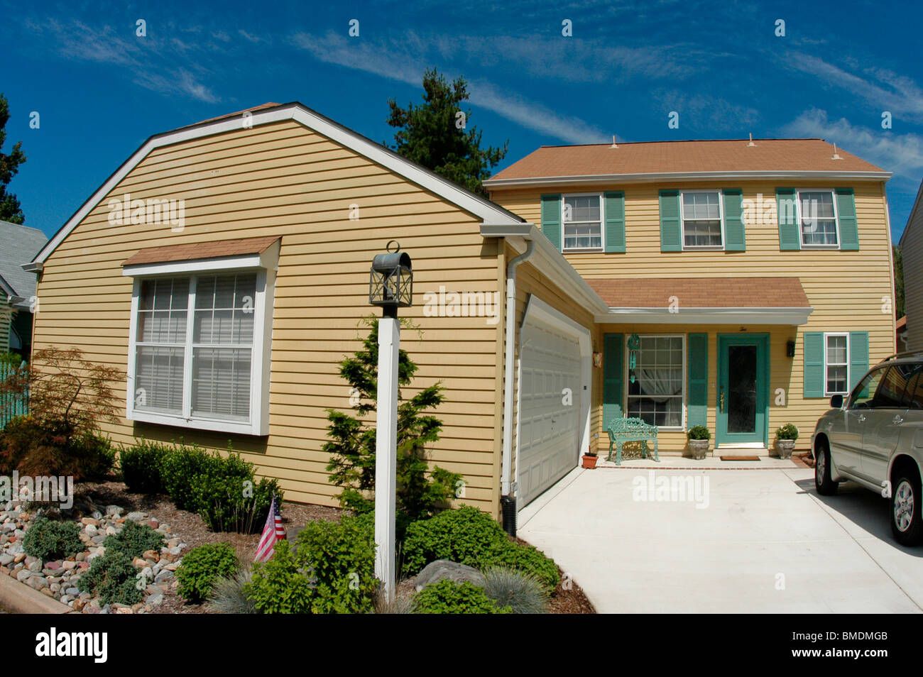 Middle class house exterior hires stock photography and images Alamy