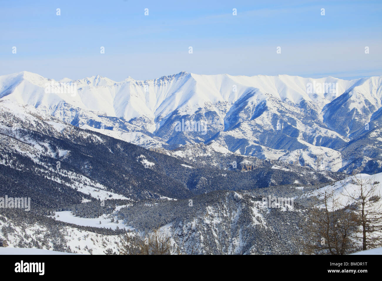 The snowed mountain summits of the Mercantour Stock Photo