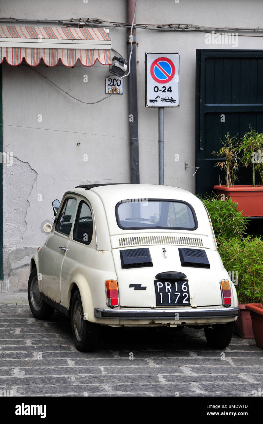 Classic Fiat 500 Italian car Stock Photo - Alamy