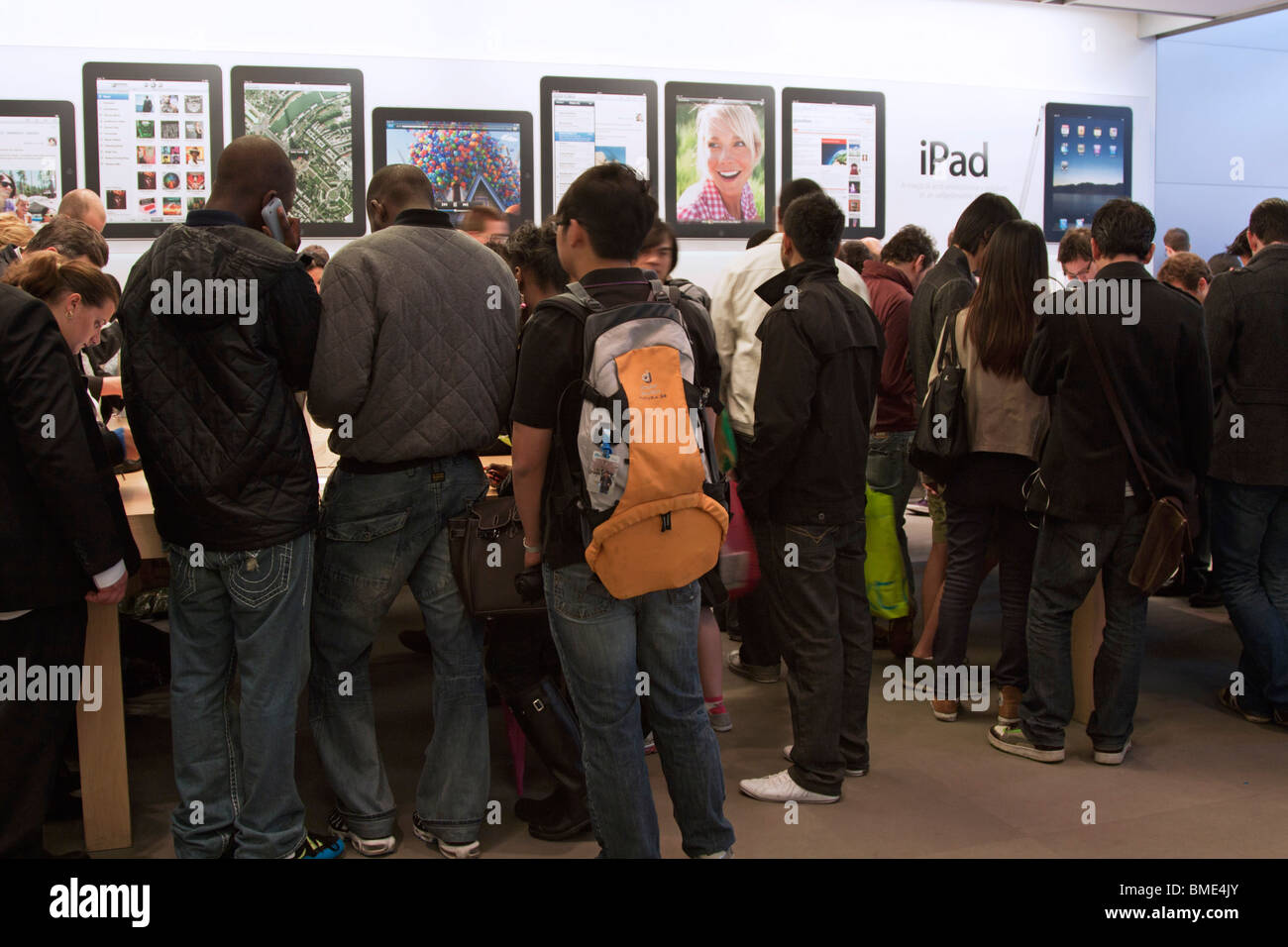 People using iPad - Apple Store - Regents Street - London Stock Photo