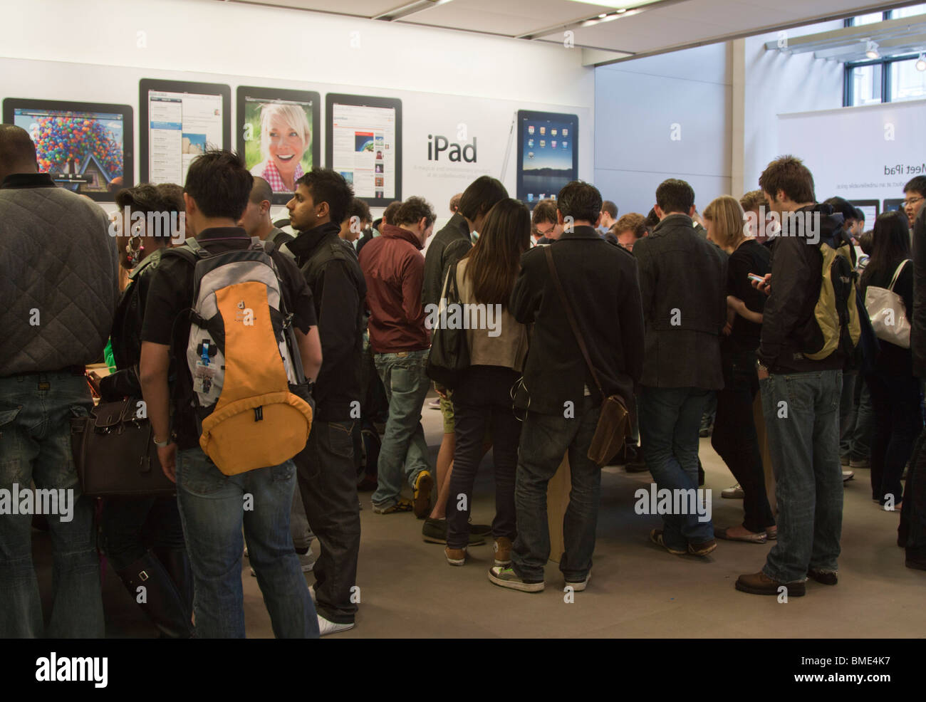People using iPad - Apple Store - Regents Street - London Stock Photo