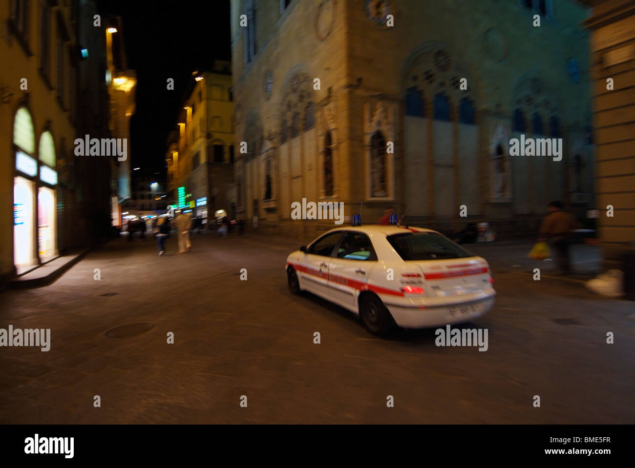 Police car at night hi-res stock photography and images - Alamy