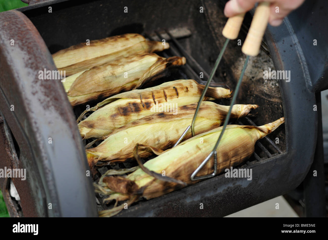 Roasting ears of corn are grilled during a cookout Stock Photo Alamy