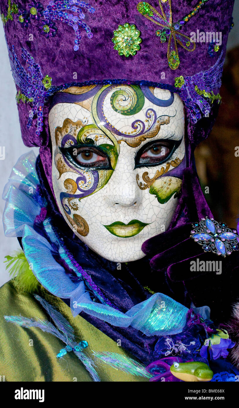 Carnival costumes hi-res stock photography and images - Alamy