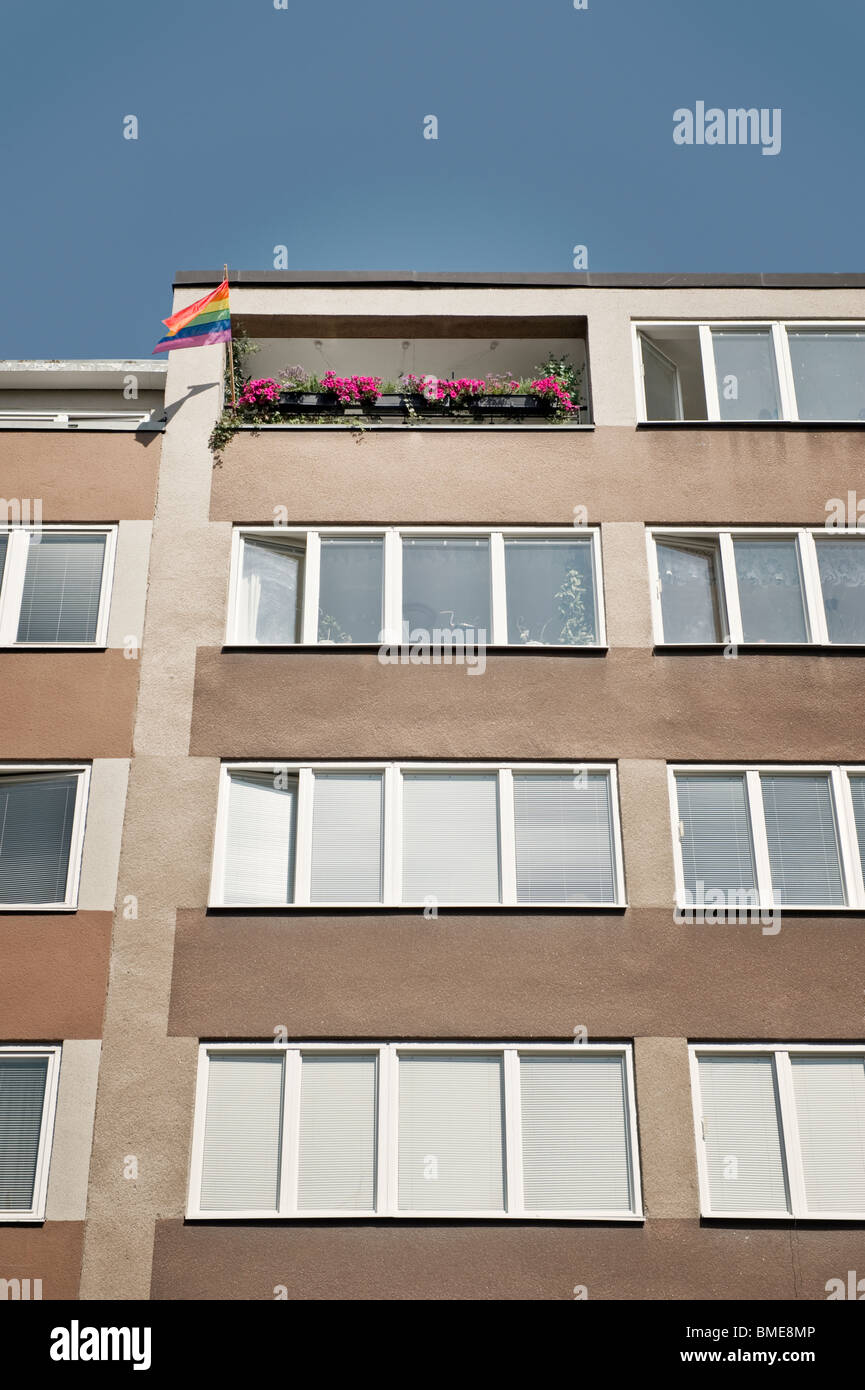 Block of flats balcony plants hi-res stock photography and images - Alamy