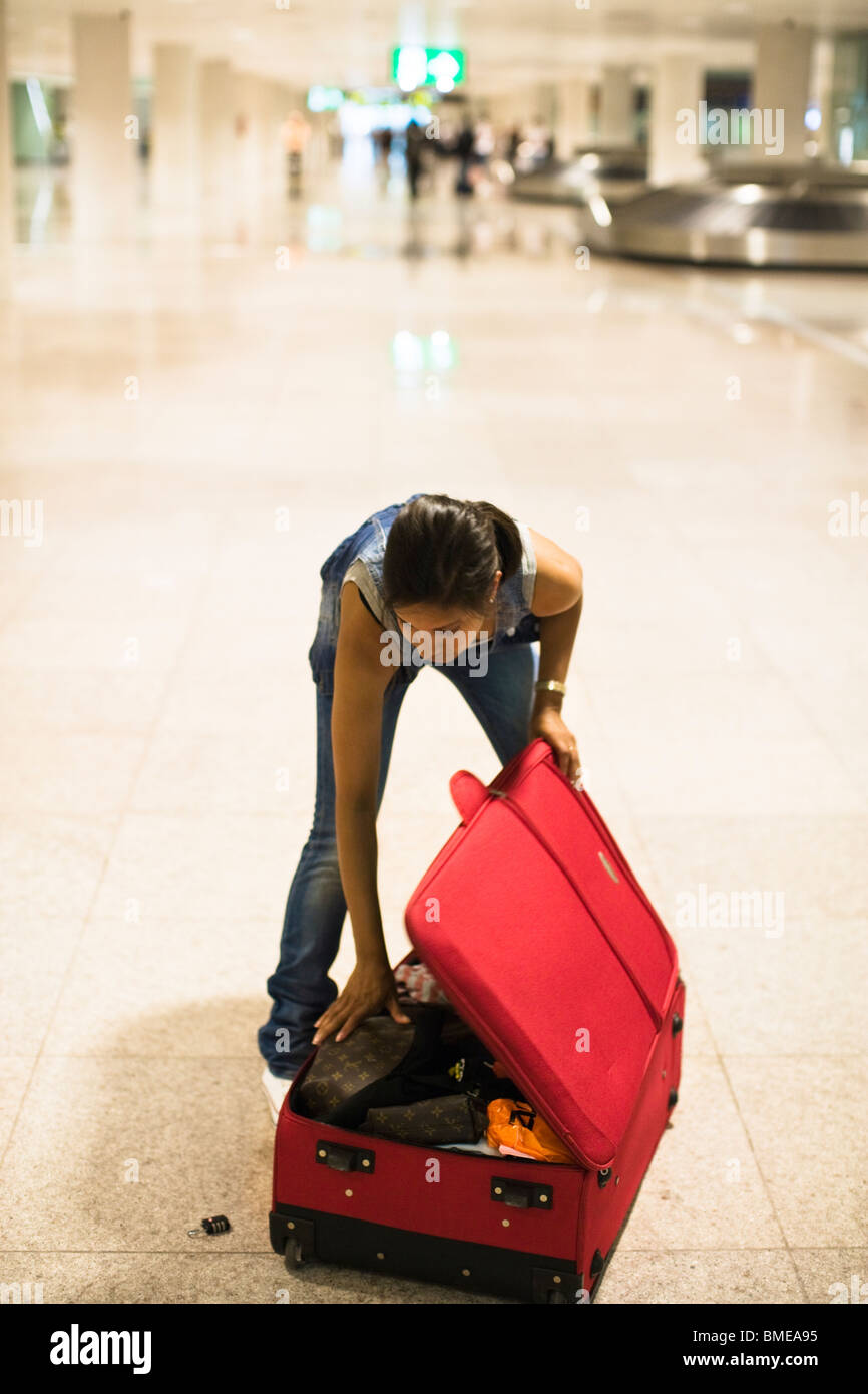 Airport woman suitcases hi-res stock photography and images - Alamy
