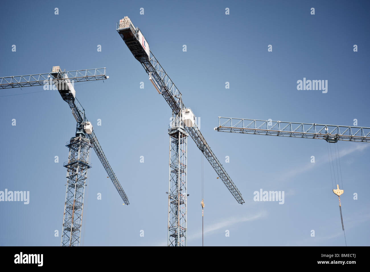 Tall cranes constructions hi-res stock photography and images - Alamy